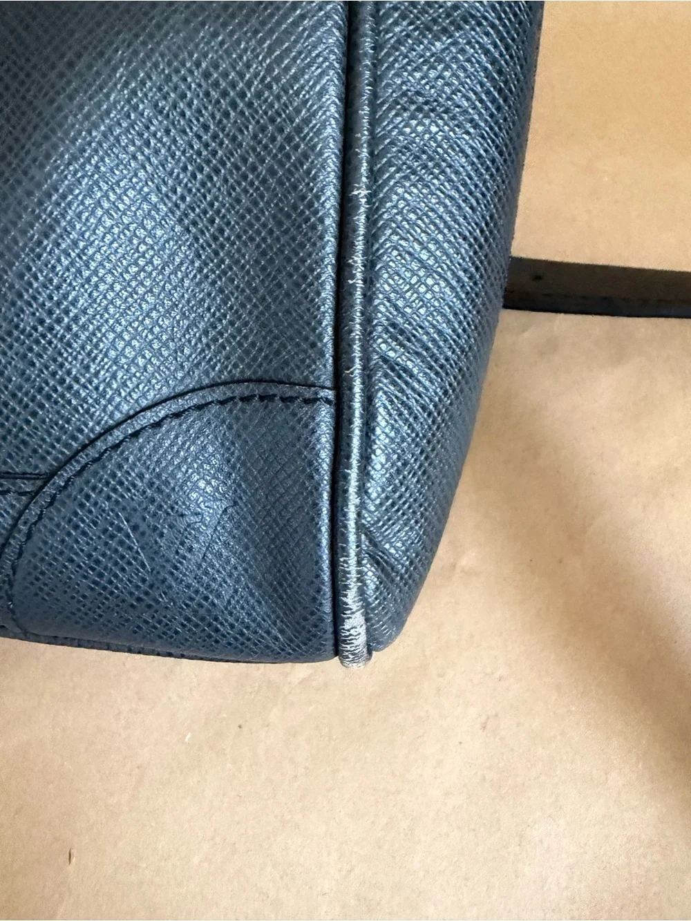 Louis Vuitton Taiga Luka in Ardoise